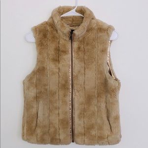 EXPRESS Faux Fur ZIP Vest - Camel